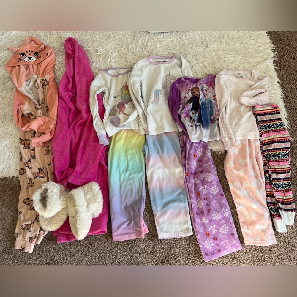 Set of 29 Girls 5t sleepwear bundle